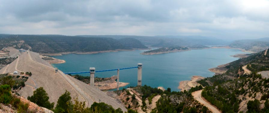 Can a basin authority in the east of Spain benefit from seasonal forecasts to better decide on actions to mitigate drought impacts?